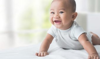 התפתחות תינוקות בגיל 4-5 חודשים | تطوّر ‏الأطفال في سن 4-5 أشهر