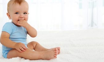 התפתחות תינוקות בגיל 6-7 חודשים | تطوّر ‏الأطفال في سن ‏6-7 أشهر