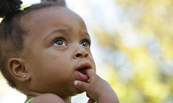 כיצד לקדם חשיבה אצל תינוקות | التفكير لدى الأطفال