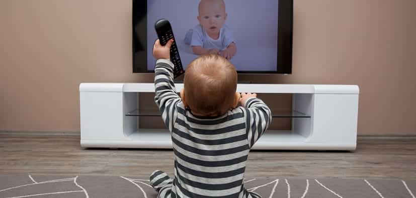 מה בין צפיית ילדים בטלוויזיה, לצפיית מבוגרים?الفا | رق بين مشاهدة الأطفال والكبار للتلفاز؟