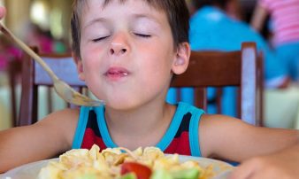 תזונה והרגלי אכילה בריאים לילדים | التغذية وعادات الأكل الصحيّة لدى الأولاد
