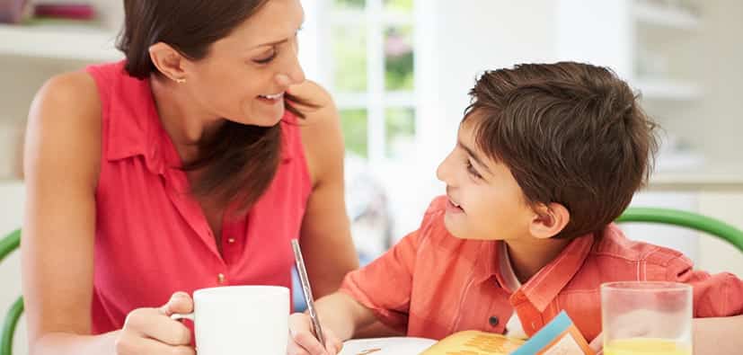 לשמור על קשר חיובי עם ילד בגיל בית הספר | الحفاظ على علاقة إيجابية مع ابنكم