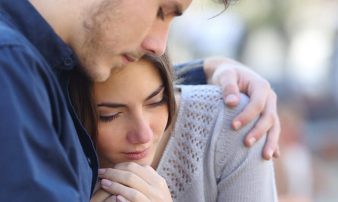 דיכאון אחרי לידה: כיצד לטפל בבת הזוג | الاكتئاب بعد الولادة: كيف الاعتناء بالزوجة