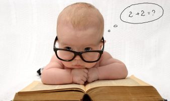 רעיונות לקידום ההתפתחותו הקוגניטיבית של התינוק | أفكار لدفع التطور الإدراكي لدى الطفل