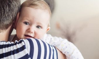כיצד להגיב לתינוקכם כאשר הוא בוכה? | ‎كيف تواجهون بكاء ابنكم؟