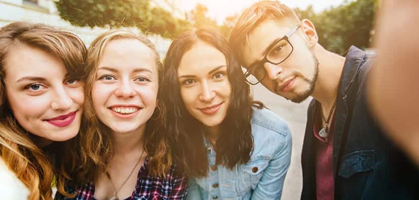 חברים וחברויות בגיל ההתבגרות | الأصدقاء والصداقات في سن المراهقة