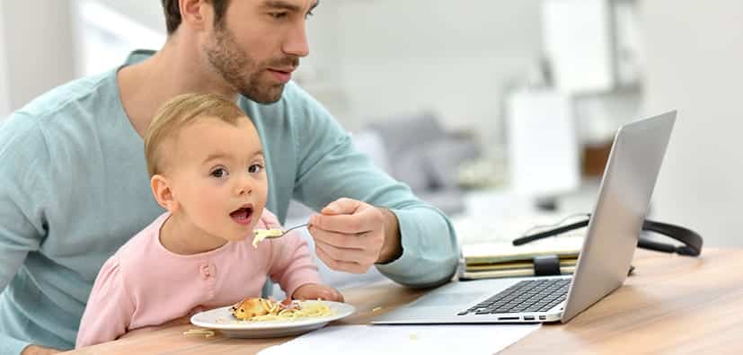 אבהות: למצוא את האיזון בין העבודה למשפחה | الأبوة: إيجاد التوازن بين العمل والعائلة