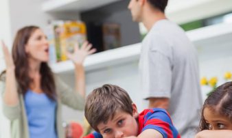 הורים: התמודדות עם עימותים | الوالِدون: مواجهة النزاعات
