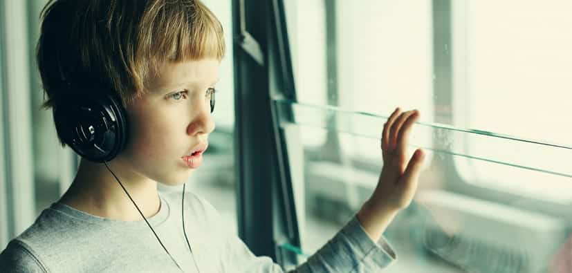 סימנים לתסמונת הספקטרום האוטיסטי אצל ילדים גדולים | علامات اضطراب طيف التوحد لدى الأطفال الكبار