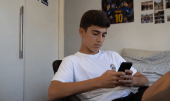 בריונות בוואטסאפ